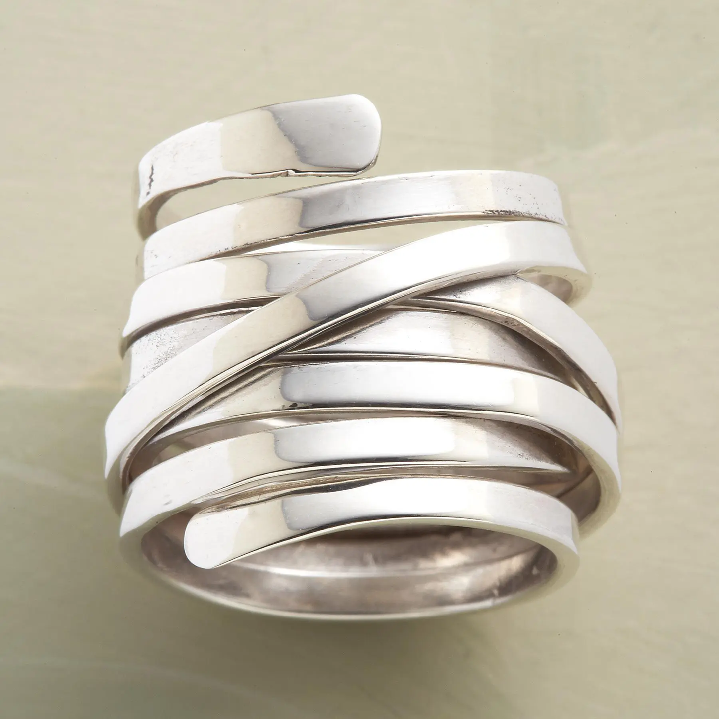Bague Argentee Multi Rangs Femme Luxe – Style Vintage Elegant et Raffine.