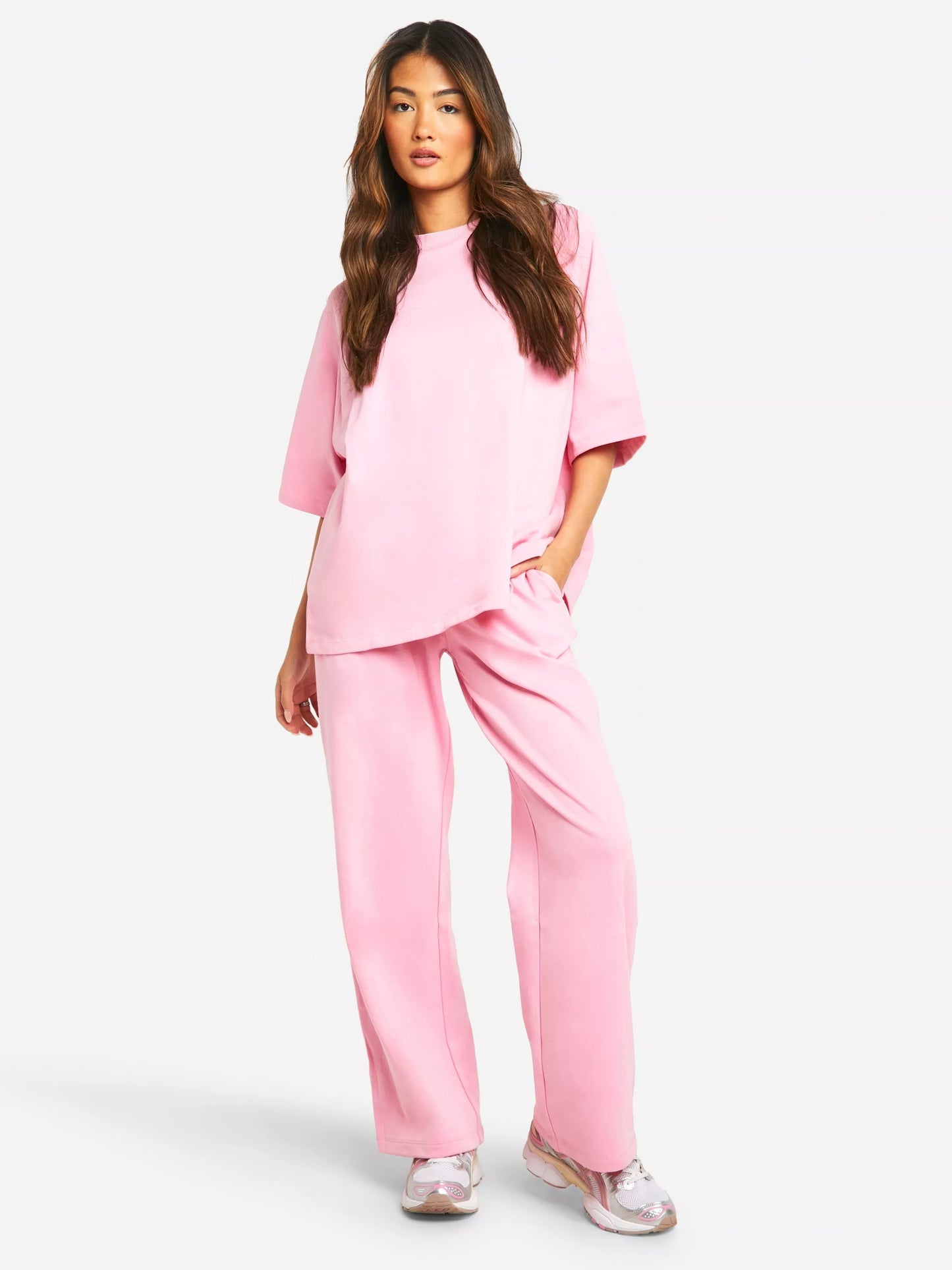 Ensemble T-Shirt Col Haut et Jogging Droit pour Femme – Coupe Oversize Décontractée d’Été