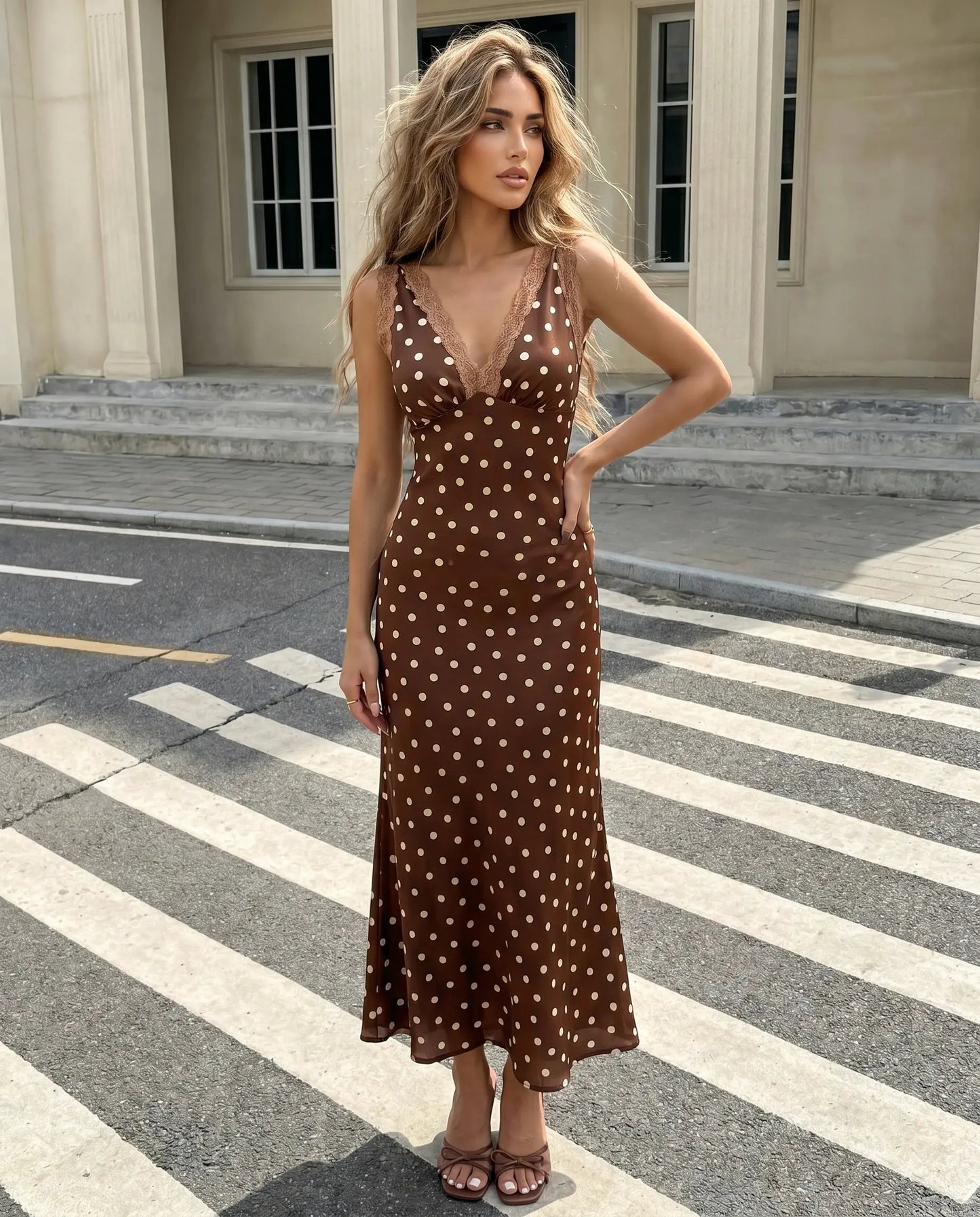 Robe midi femme sans manches a pois et dentelle - Chic et feminine