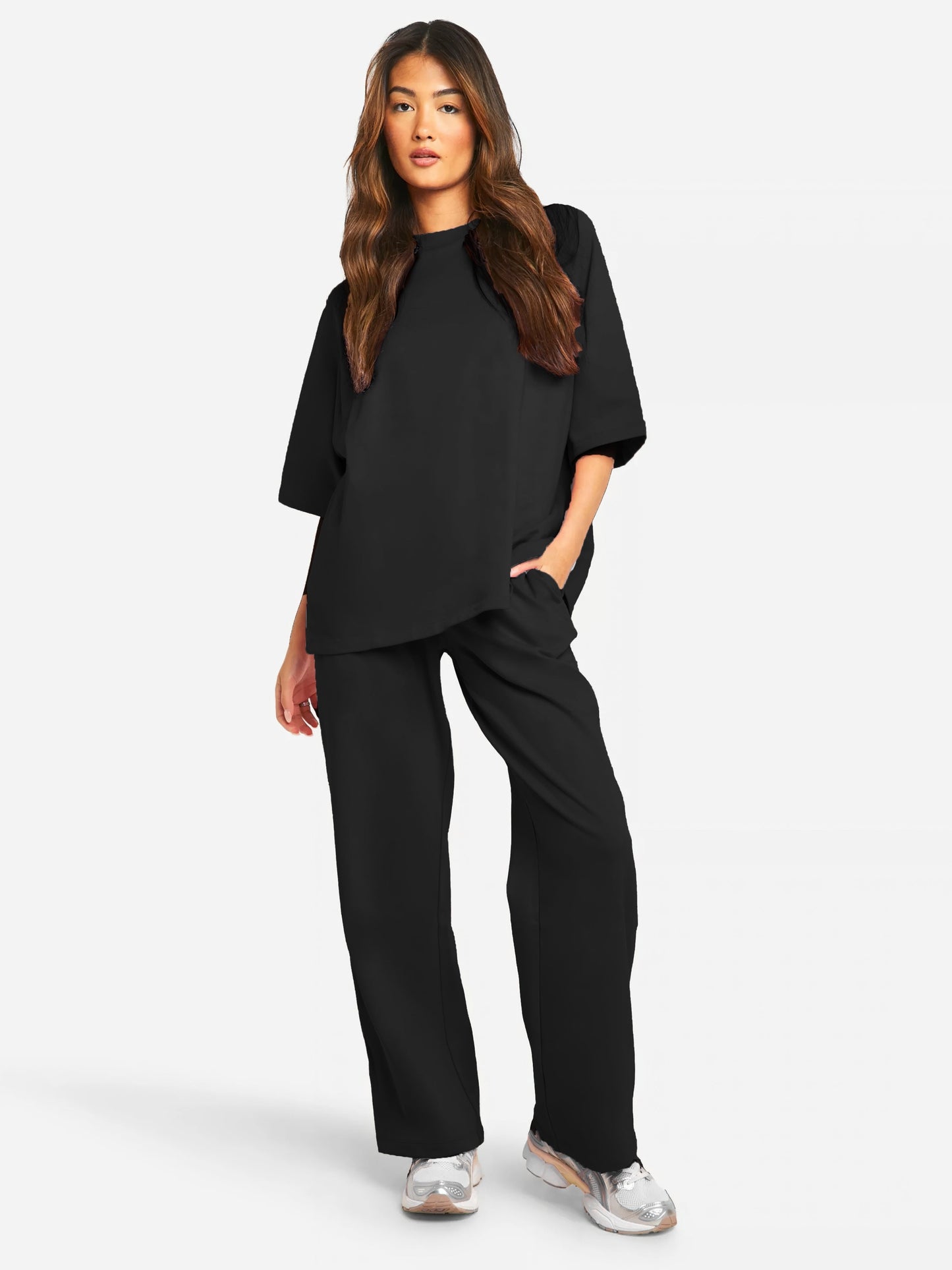 Ensemble T-Shirt Col Haut et Jogging Droit pour Femme – Coupe Oversize Décontractée d’Été