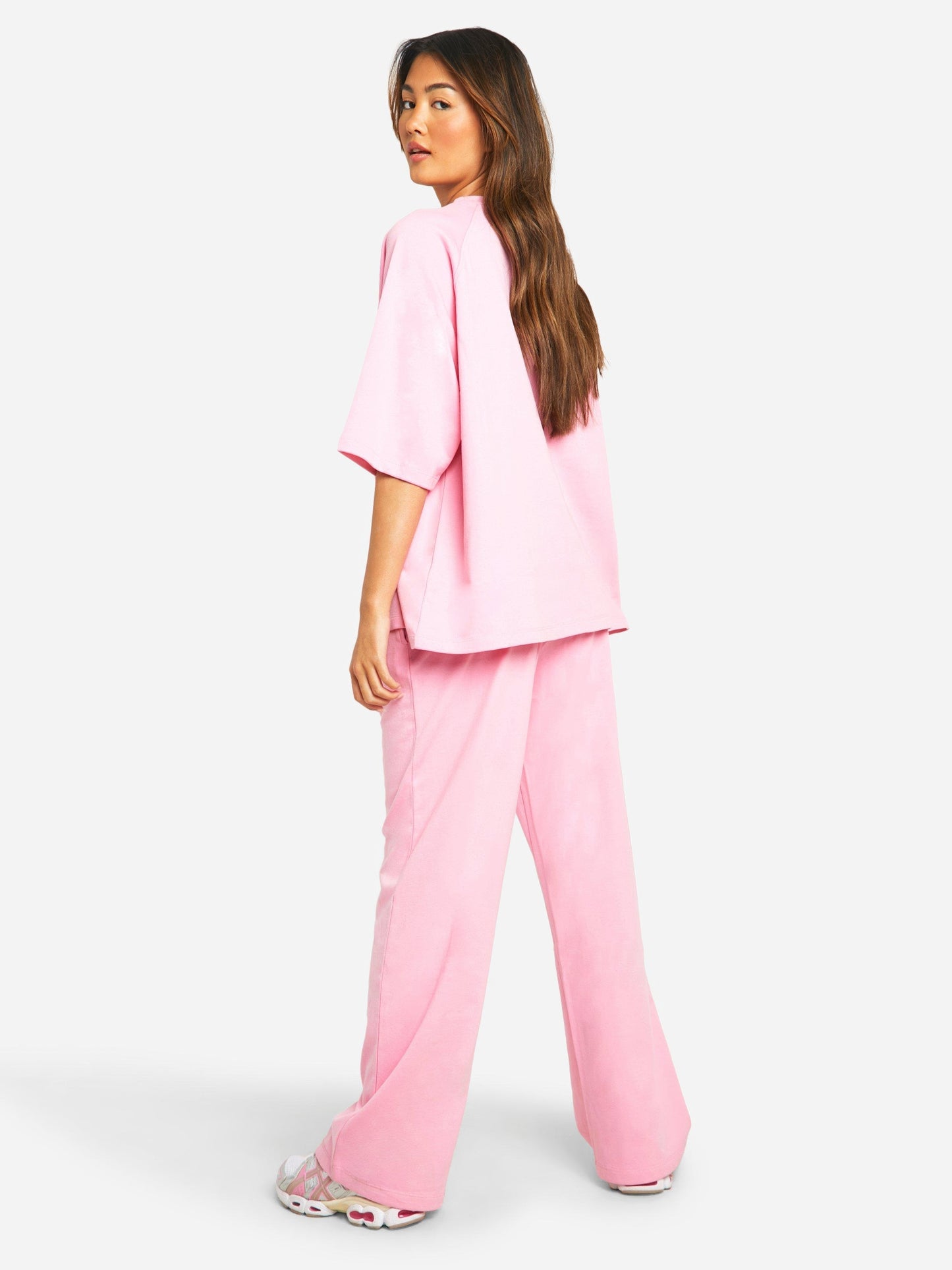 Ensemble T-Shirt Col Haut et Jogging Droit pour Femme – Coupe Oversize Décontractée d’Été