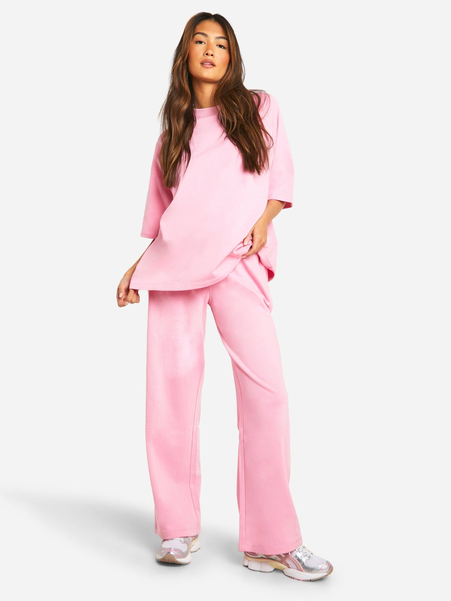 Ensemble T-Shirt Col Haut et Jogging Droit pour Femme – Coupe Oversize Décontractée d’Été