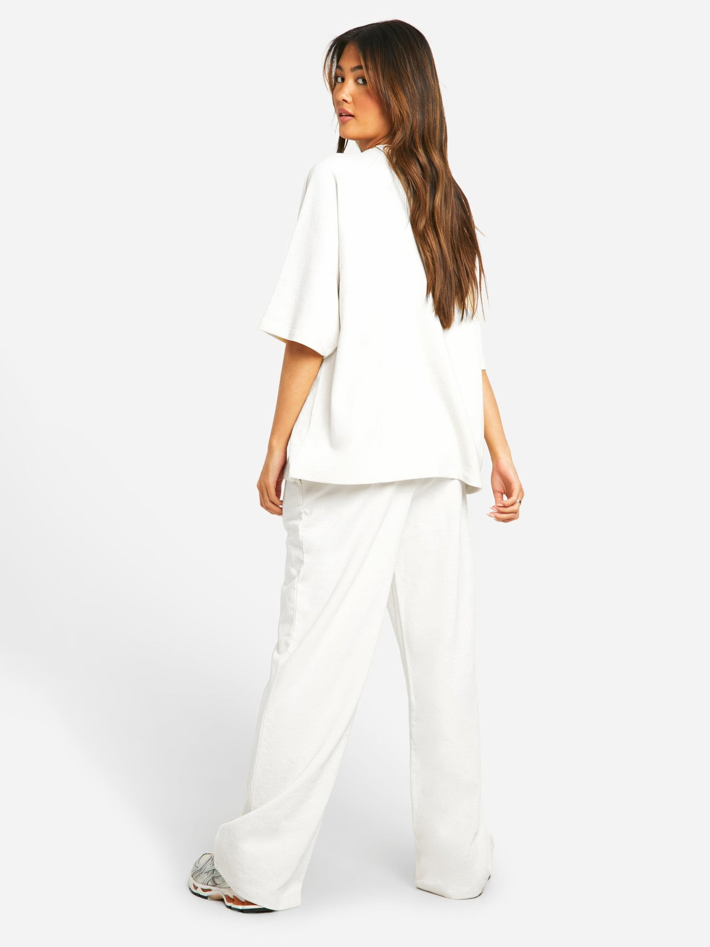 Ensemble T-Shirt Col Haut et Jogging Droit pour Femme – Coupe Oversize Décontractée d’Été