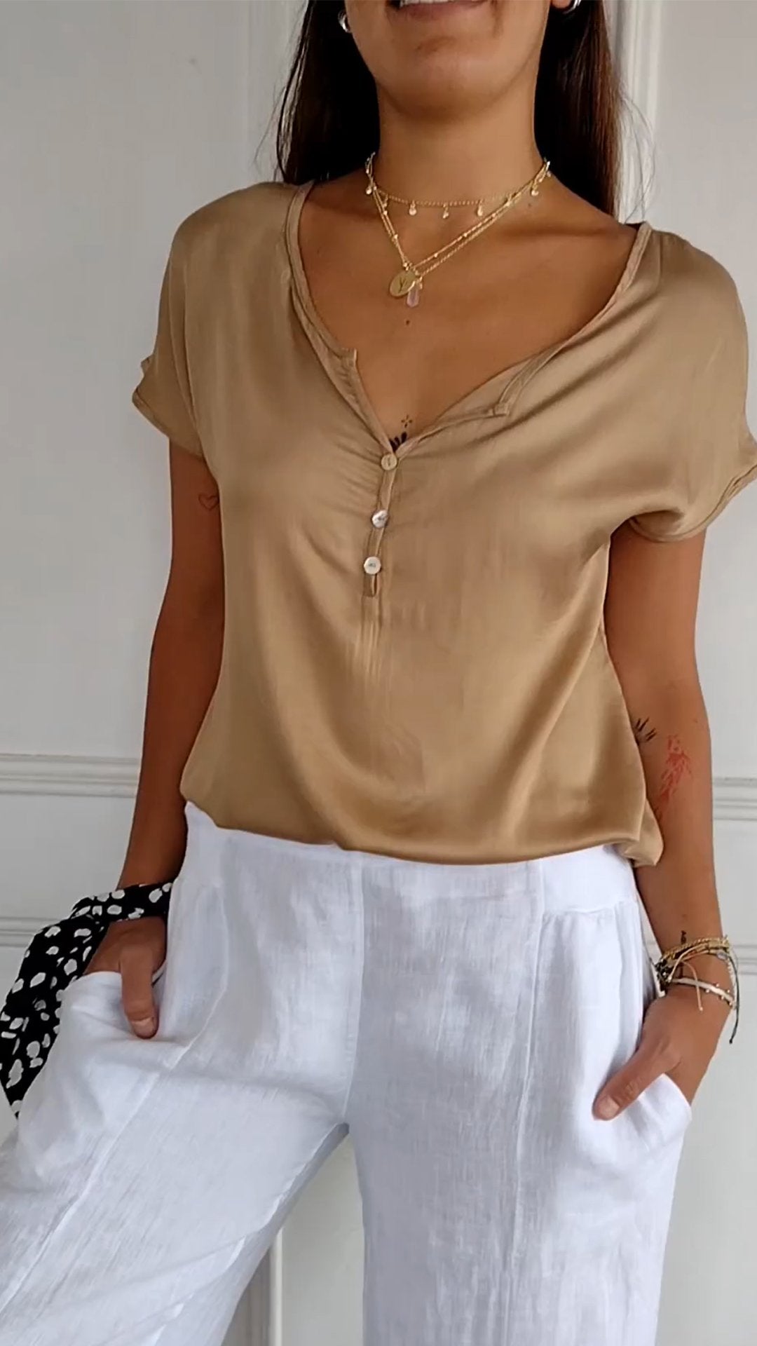 T-shirt confortable à col en V pour femme