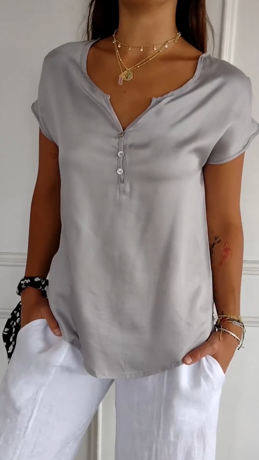 T-shirt confortable à col en V pour femme