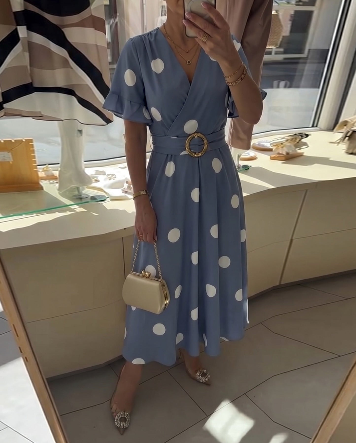 Fitted women's polka dot dress with V-neck - Flattering and feminine