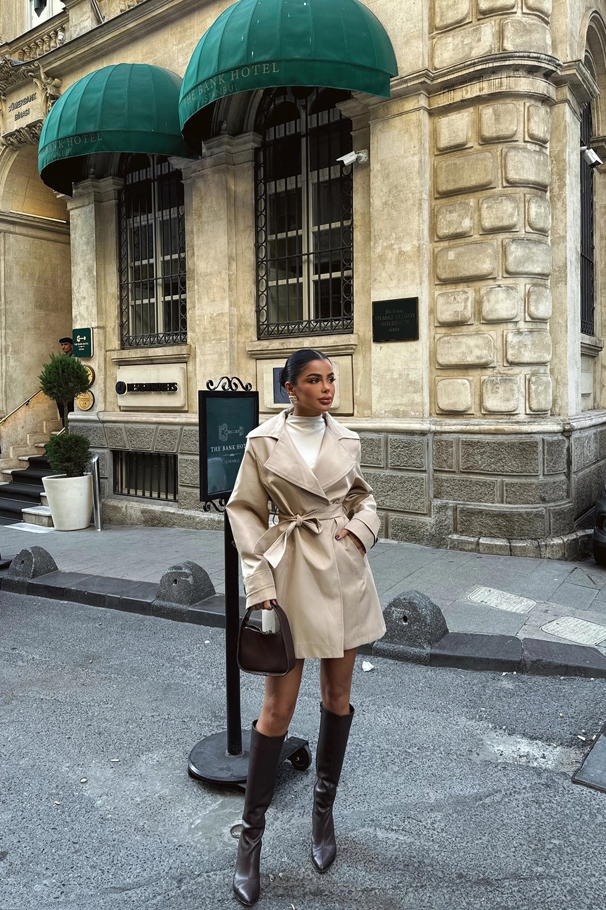 Manteau Trench Court Kaki Femme – Élégant Imperméable avec Ceinture