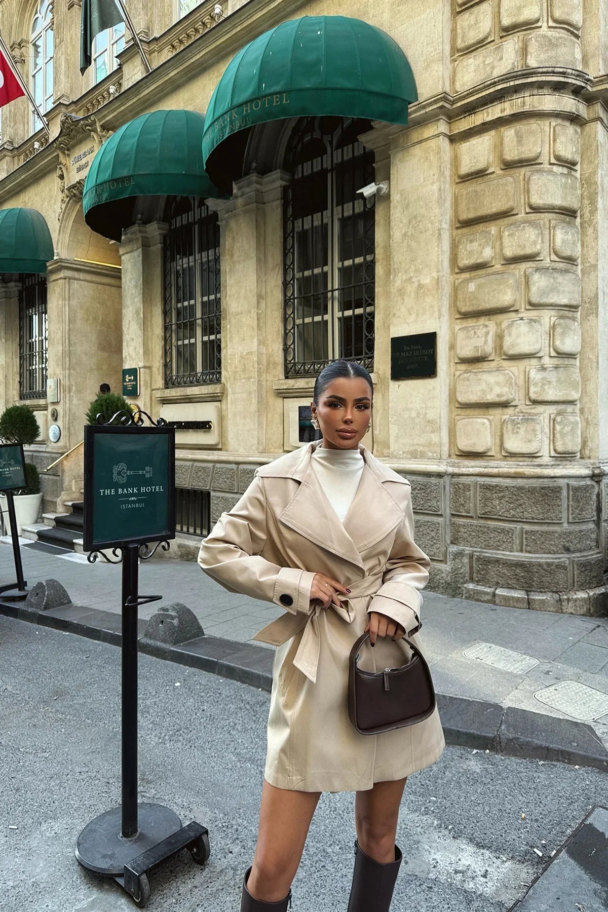 Manteau Trench Court Kaki Femme – Élégant Imperméable avec Ceinture