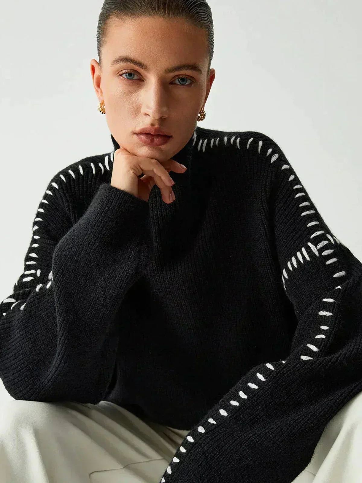 Pull court femme col montant en maille - Moderne et doux