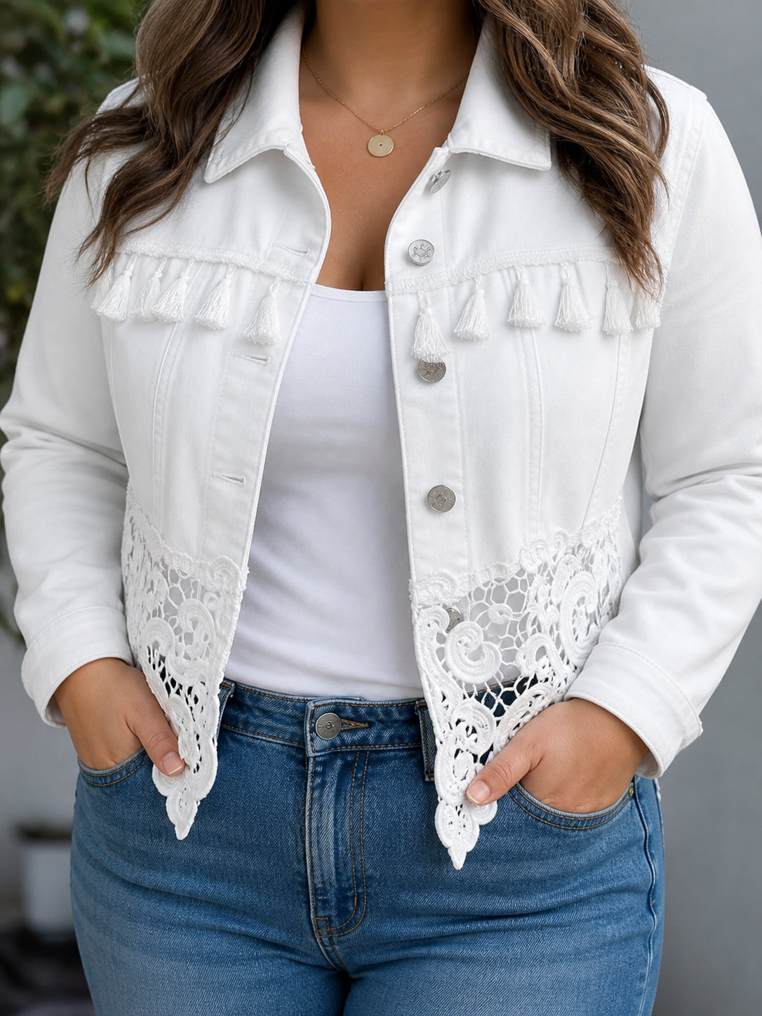 Chaqueta corta de mujer con flecos y encaje - Bohemia y elegante