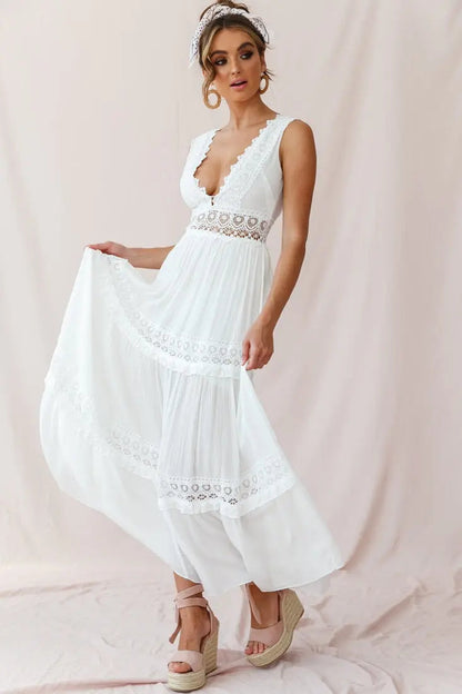 Robe longue blanche bohème pour femme – Empiècements en crochet, décolleté en V profond, coupe fluide, style estival