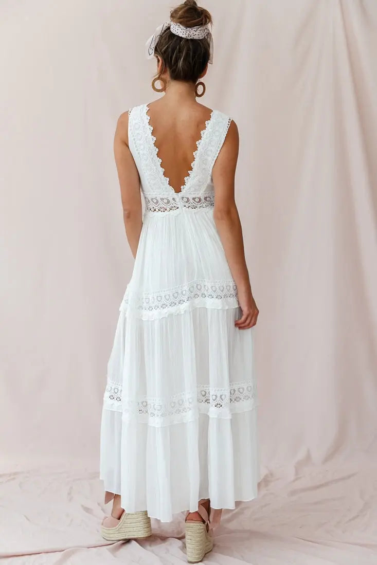 Robe longue blanche bohème pour femme – Empiècements en crochet, décolleté en V profond, coupe fluide, style estival