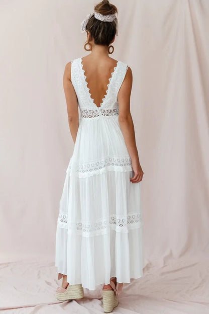 Robe longue blanche bohème pour femme – Empiècements en crochet, décolleté en V profond, coupe fluide, style estival