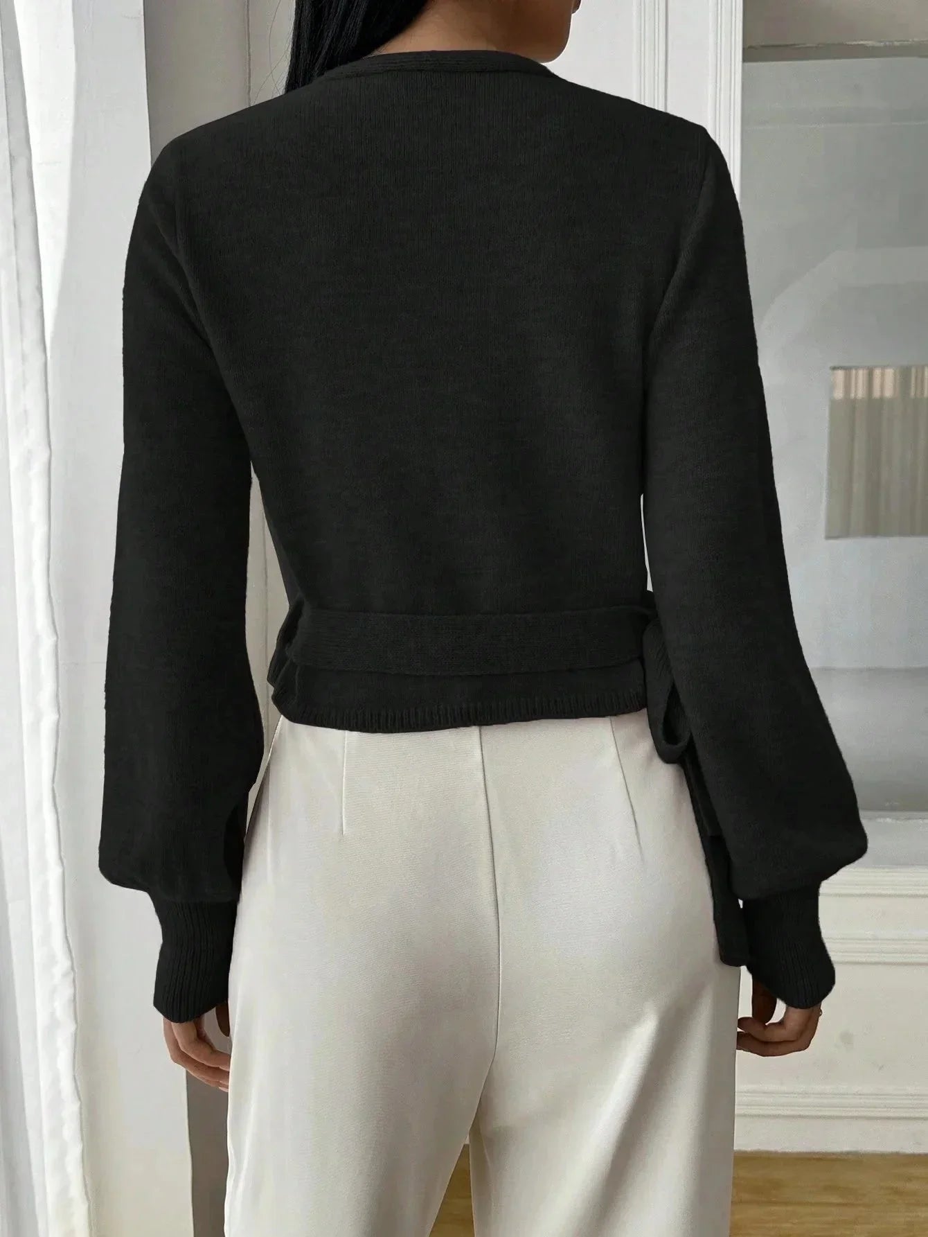 Elegante pullover incrociato da donna – Stile chic e moderno con maniche a palloncino