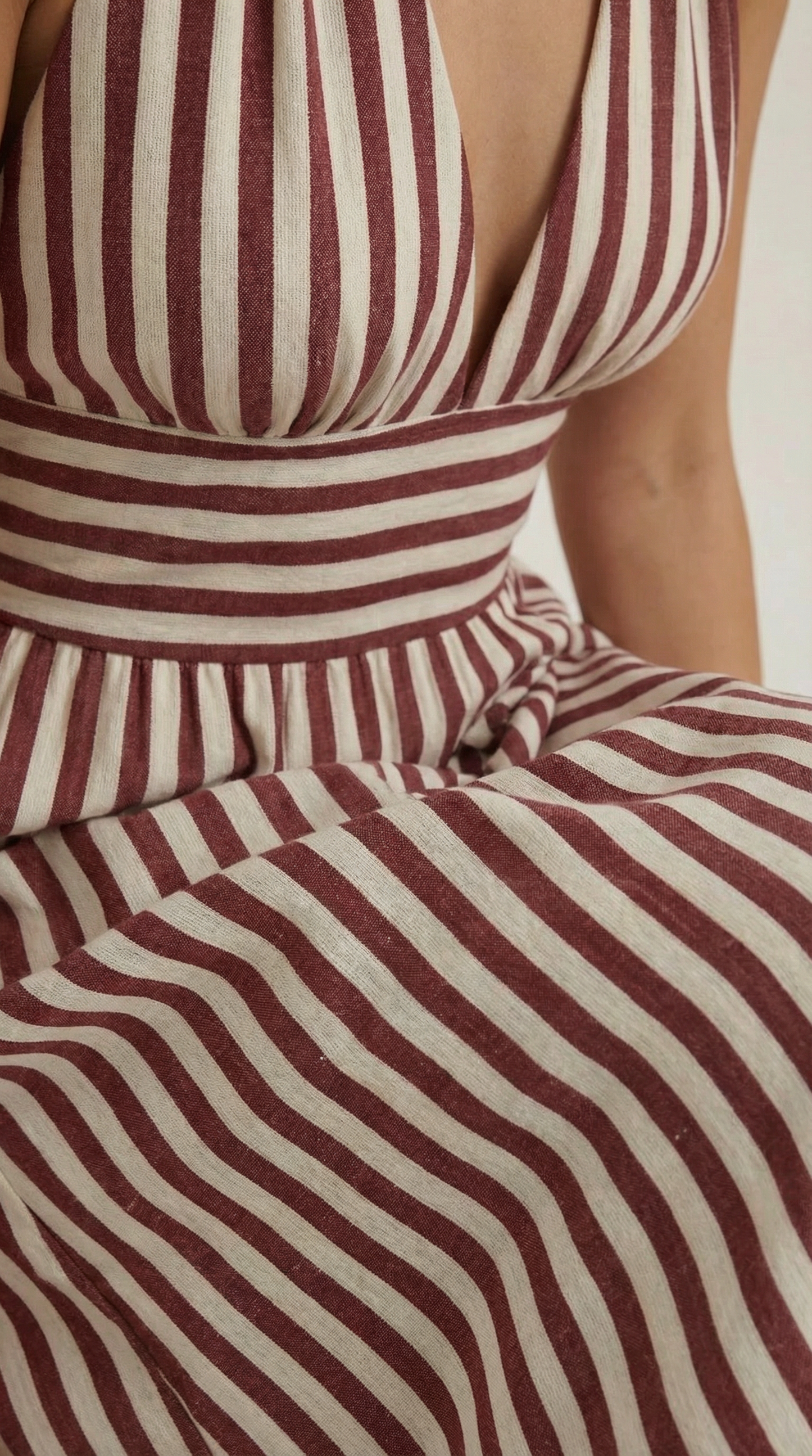 Robe Maxi Rayée Élégante Femme – Dos Nu Col V Halter