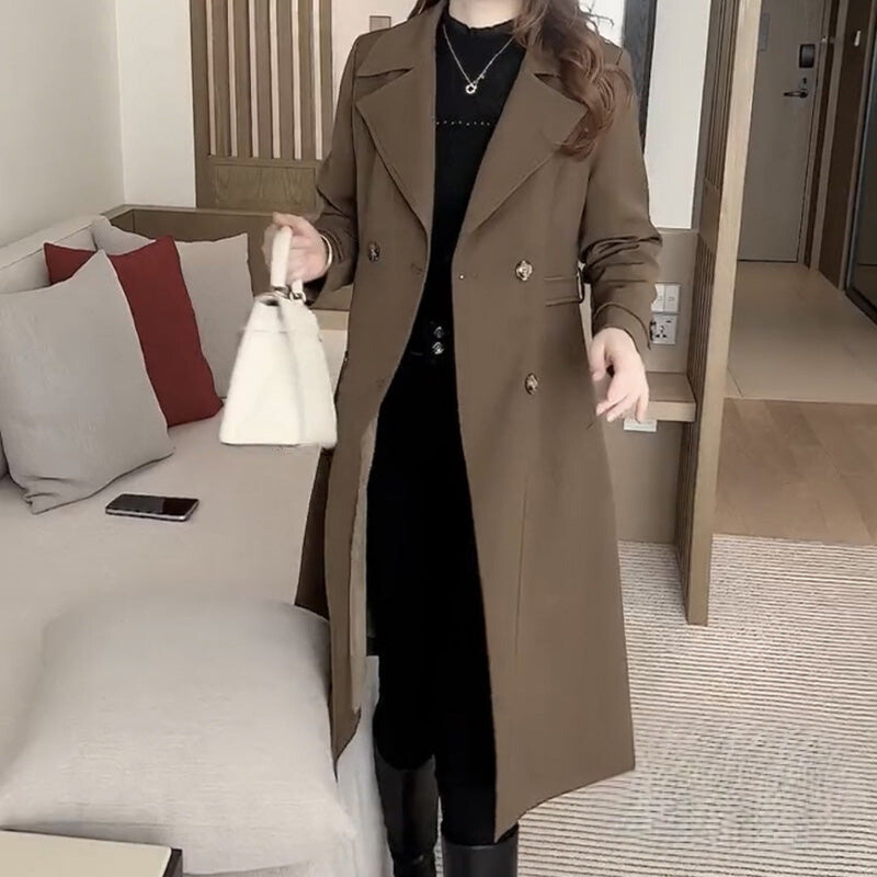 Trench lungo da donna, caldo ed elegante – strutturato e versatile