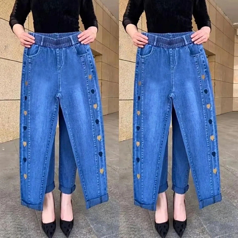 Jean slim femme élastique – Détail cœur sur les côtés pour un look original