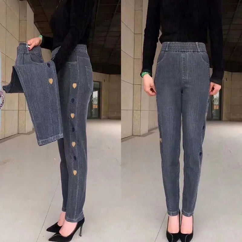 Jean slim femme élastique – Détail cœur sur les côtés pour un look original