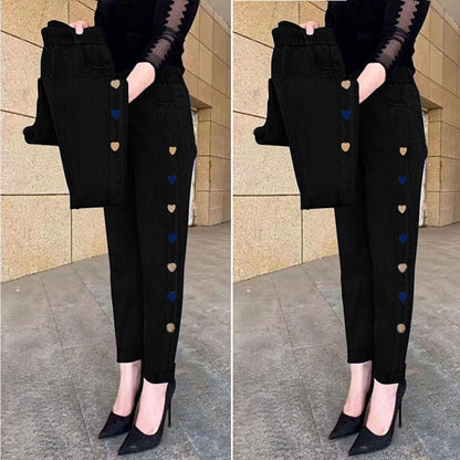 Jean slim femme élastique – Détail cœur sur les côtés pour un look original