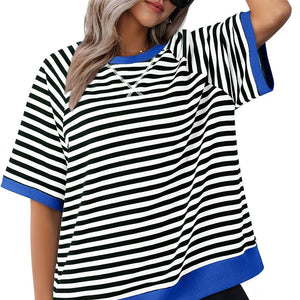 Stribet T-shirt til kvinder – afslappet og behagelig sommerstil til hverdagen