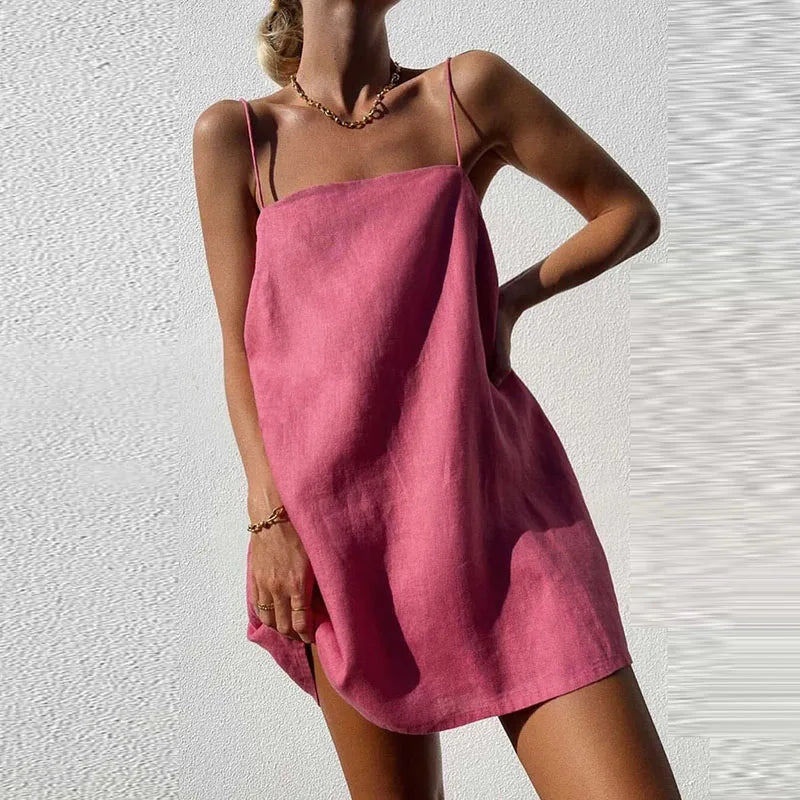 Robe d’été courte à fines bretelles – Élégance minimaliste
