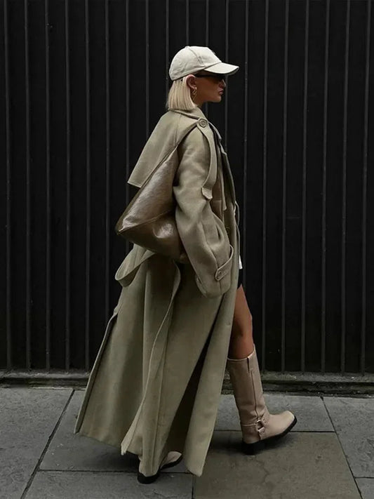 Long oversized women’s trench coat with wide lapels – Chic, modern urban style