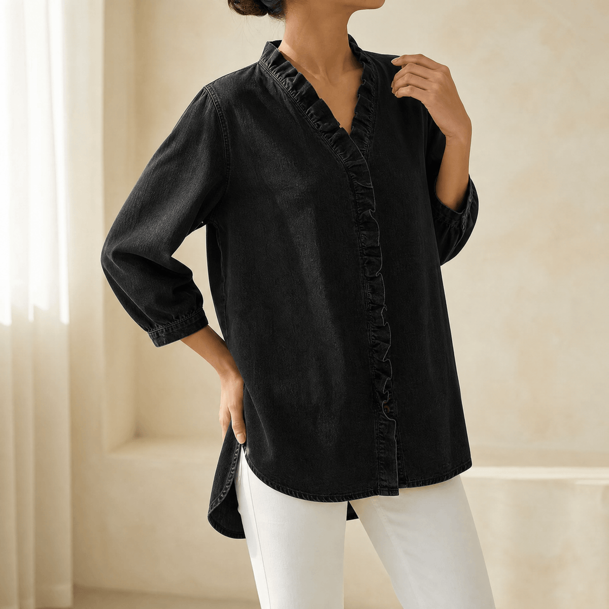 Blusa in denim con scollo a V e volant Vivara - Morbida e femminile