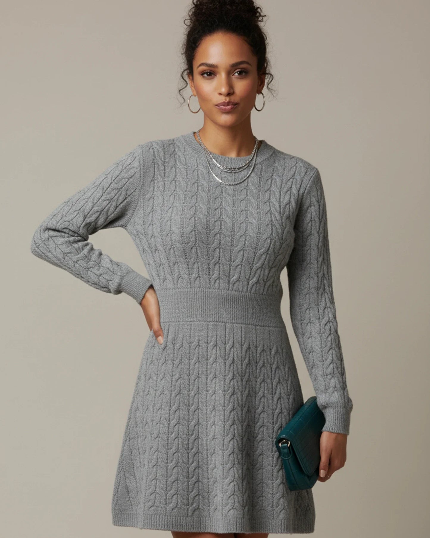 Robe Mini Femme à Manches Longues – Motif Tricot Câble et Coupe Ajustée