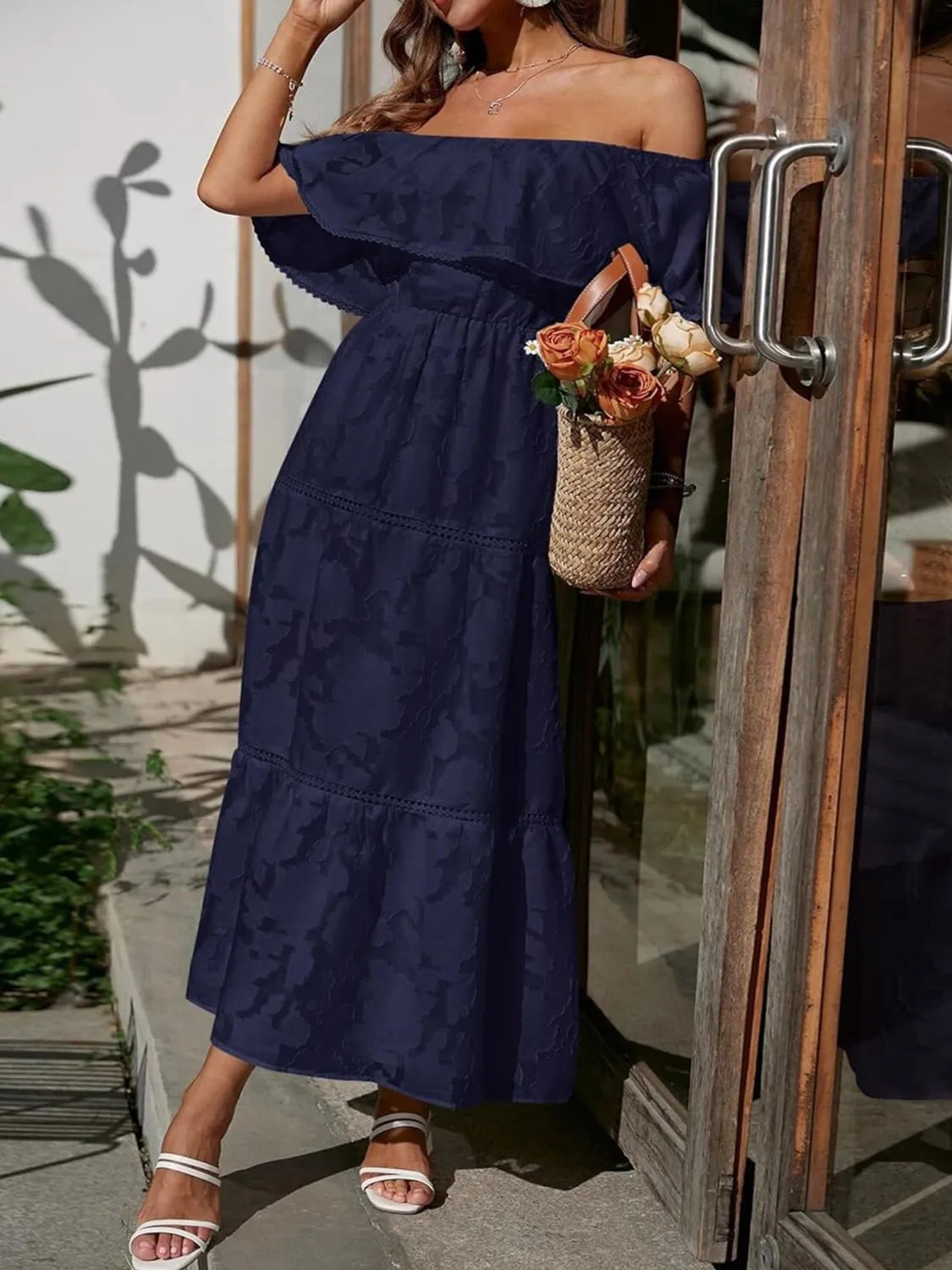 Vestido largo para mujer con hombros descubiertos, jacquard y volantes - Romántico y elegante