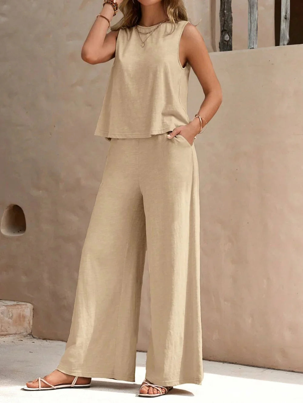 Ensemble Femme Décontracté à Deux Pièces – Haut Sans Manches et Pantalon Droit Tenue d’Été